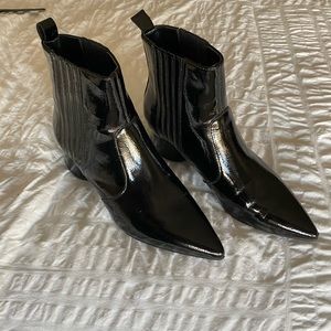 Kendall & Kylie patent leather boots